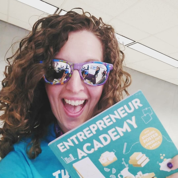 Meet your Posher, Gina - Picture 1 of 1